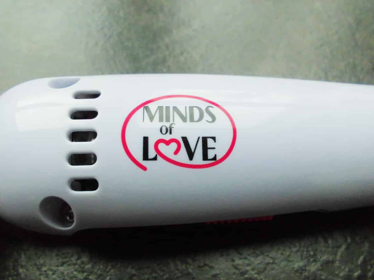 MINDS OF LOVE Massagestab weiss rot Logo