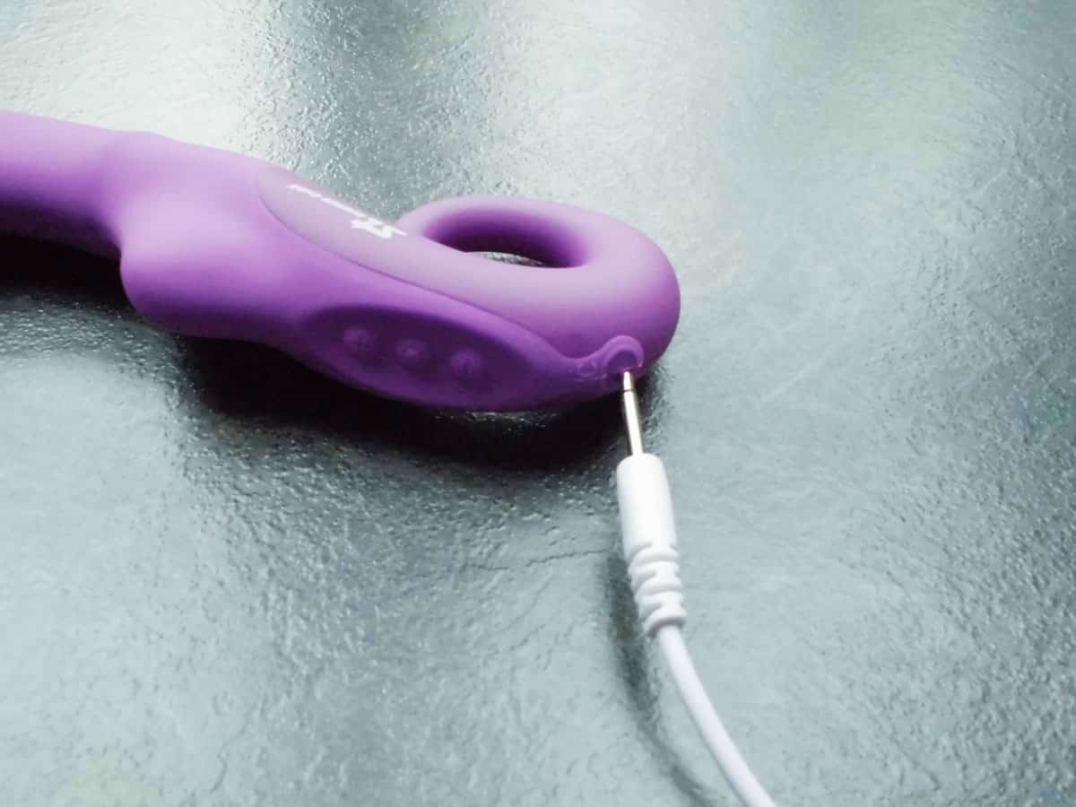 MINDS OF LOVE Pedro purple G-Punkt Vibrator aufladen Kabel