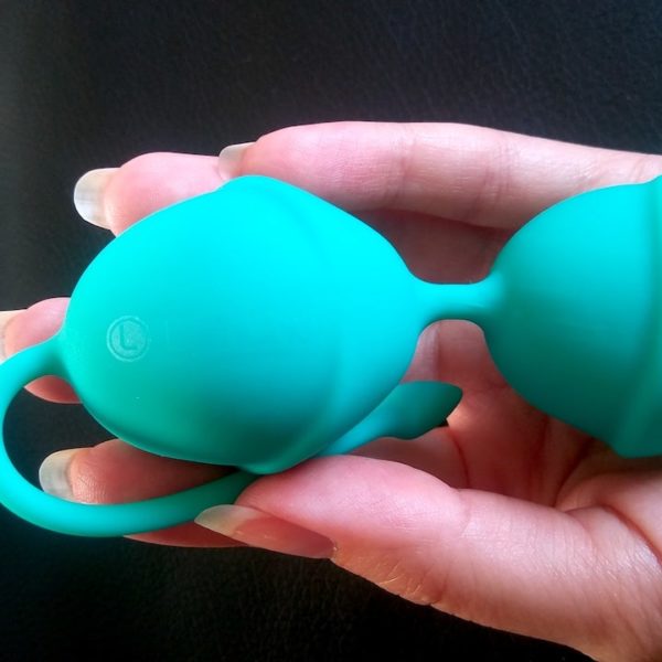 Deluxe Silikon Liebeskugeln large Beckenbodentraining Venize Lumunu Hand